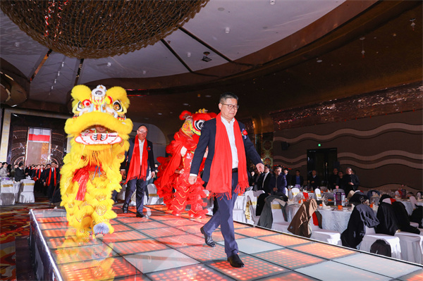 先進進場.jpg